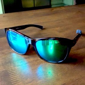 Women’s Costa Del Mar VELA